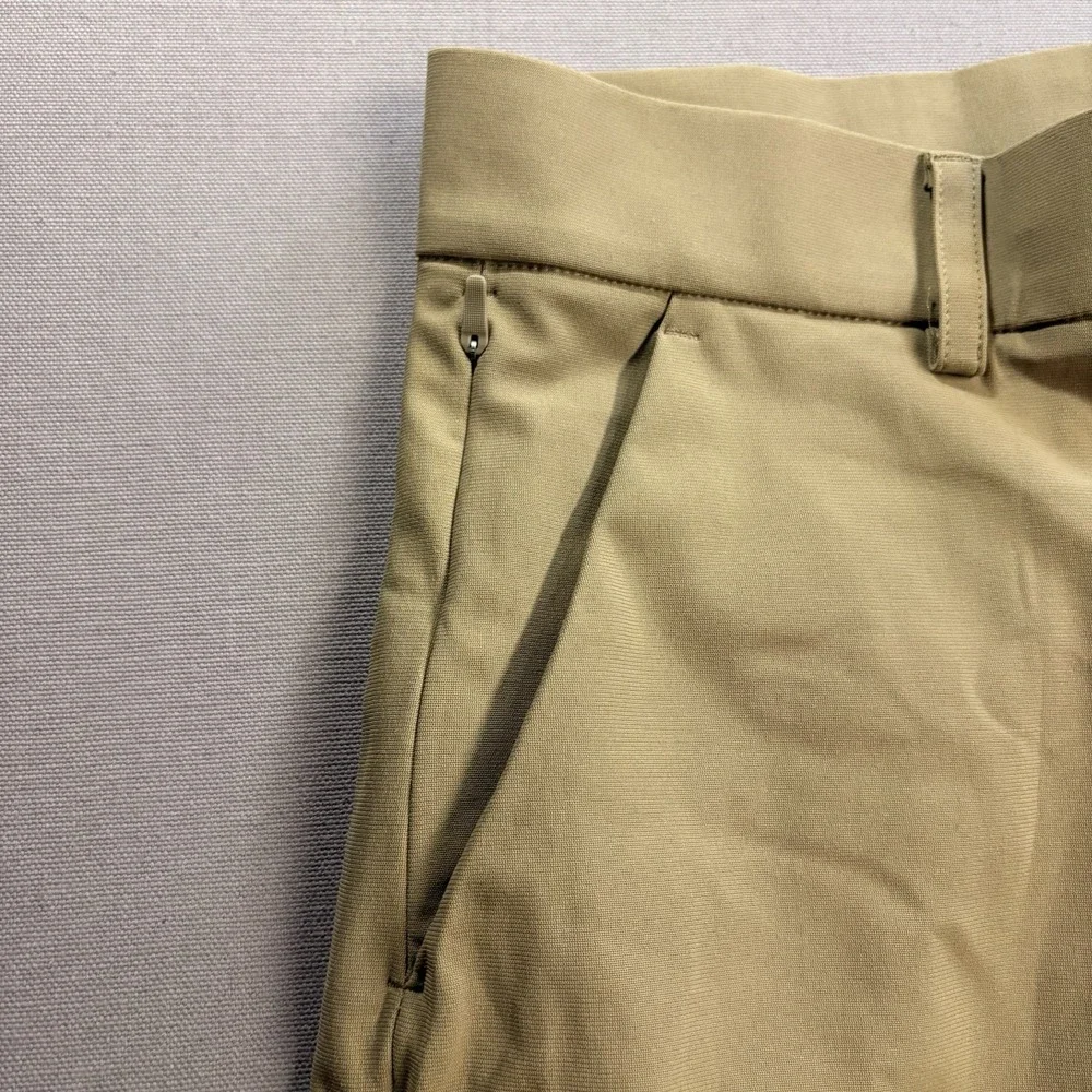 Soothefeel Mens Shorts 30W Small Khaki Golf Performance Casual NWT